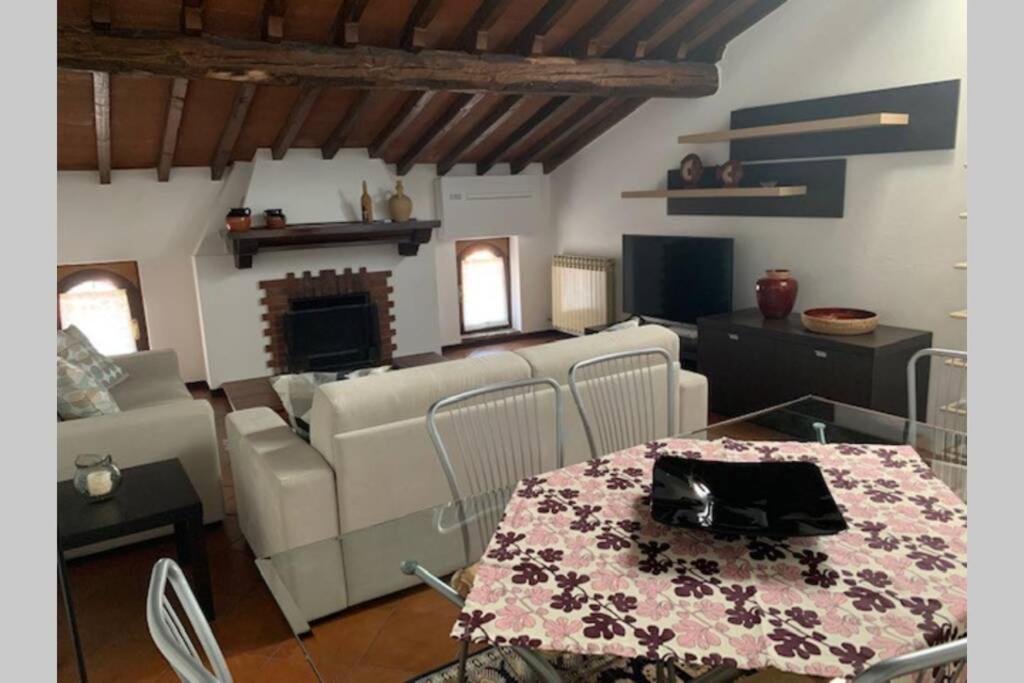 Daisy House: Nice Attic In The Historical Center Salo Bagian luar foto