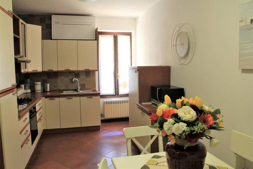 Daisy House: Nice Attic In The Historical Center Salo Bagian luar foto