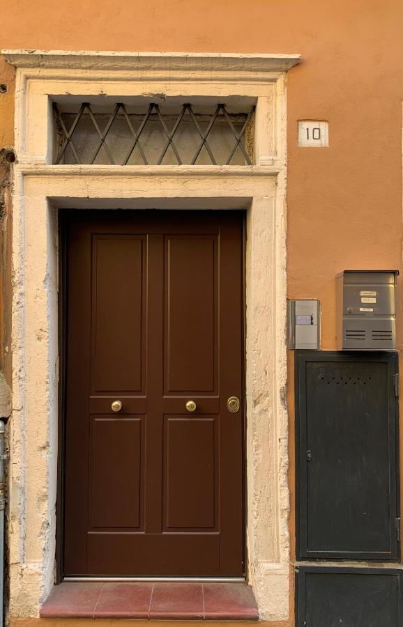 Daisy House: Nice Attic In The Historical Center Salo Bagian luar foto