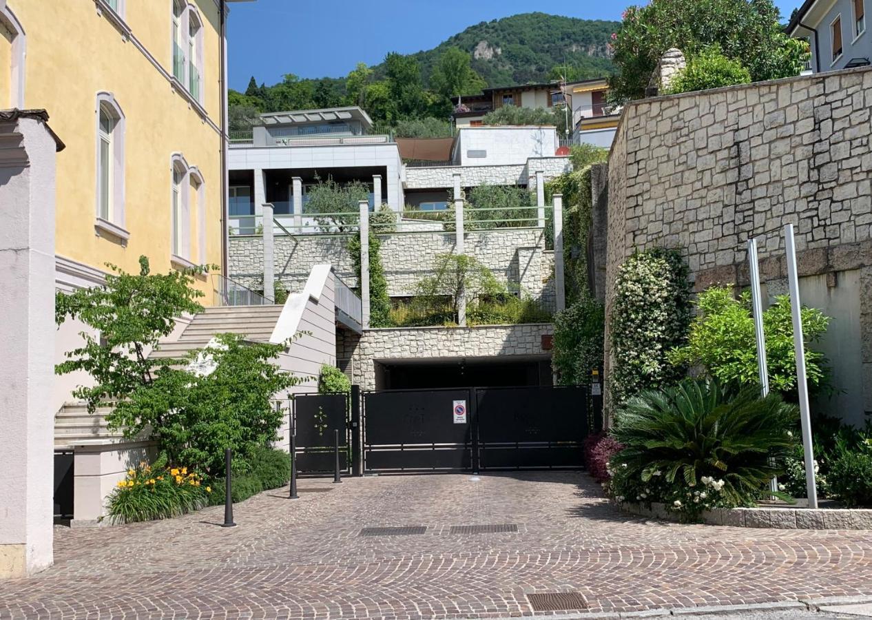 Daisy House: Nice Attic In The Historical Center Salo Bagian luar foto